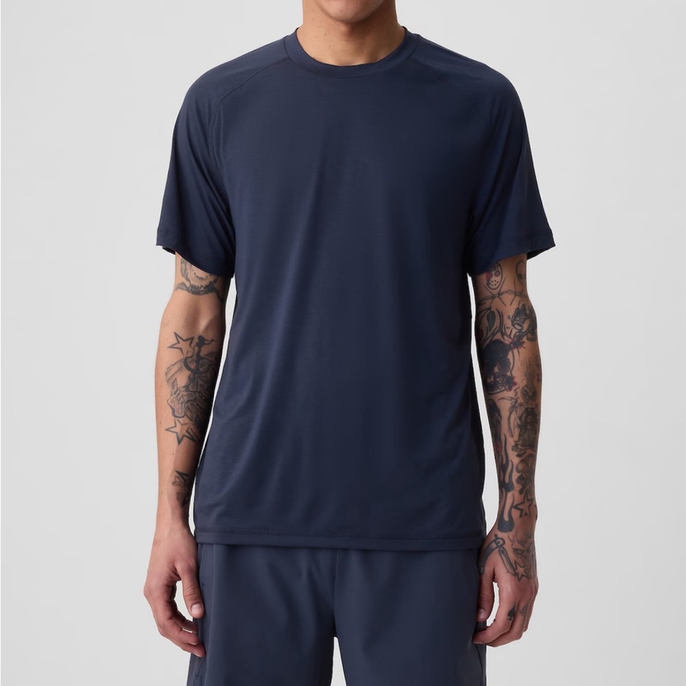 Men’s GapFit T-shirt. Dark Navy.